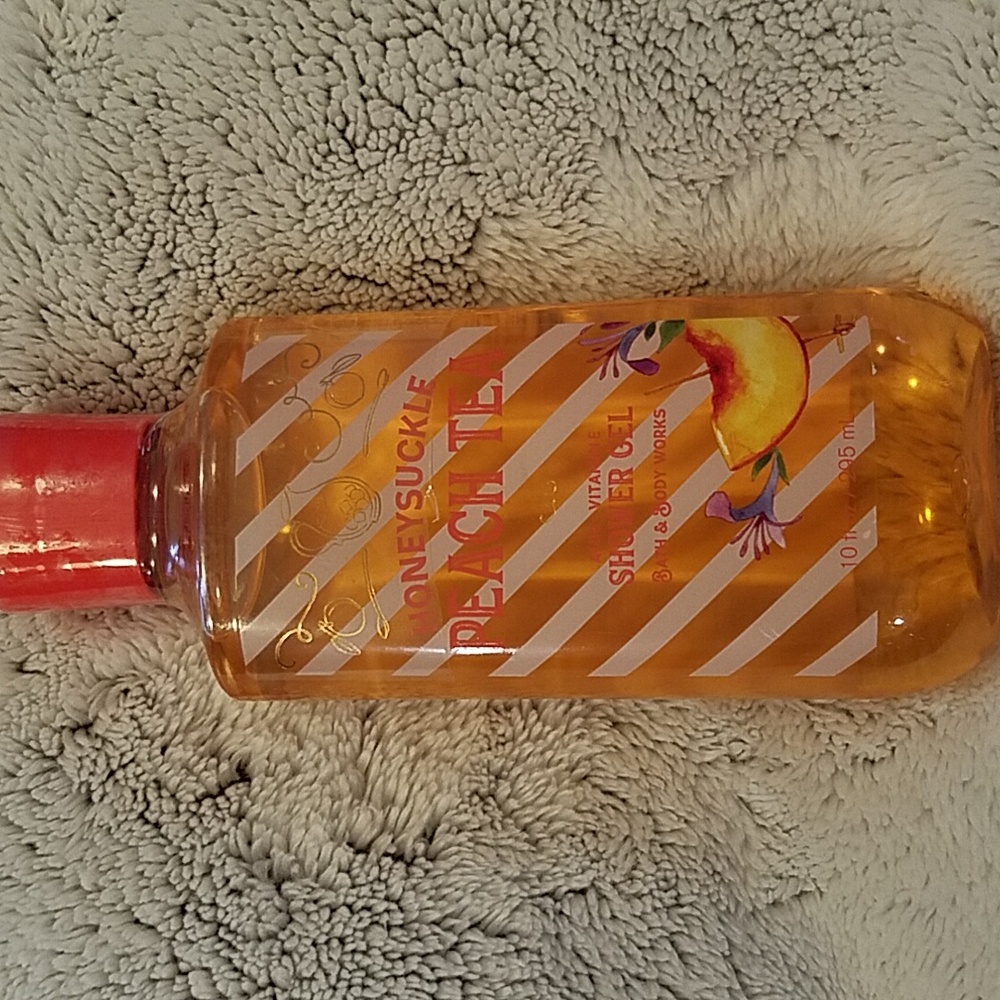 Honeysuckle Peach Tea shower gel